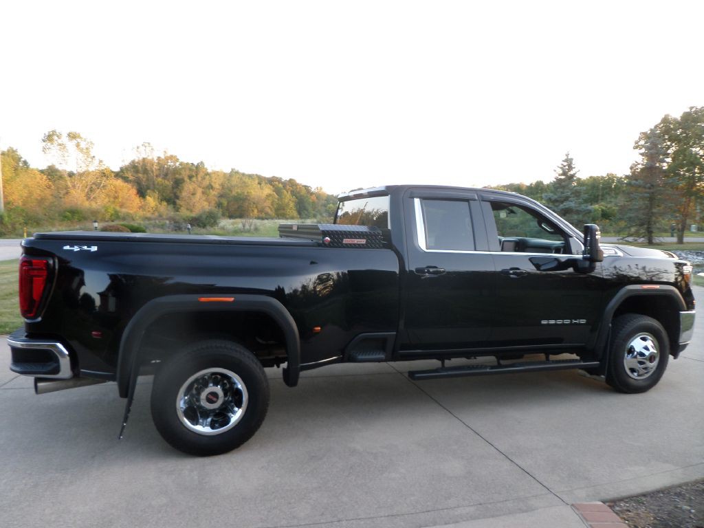 2022 GMC Sierra Image 2
