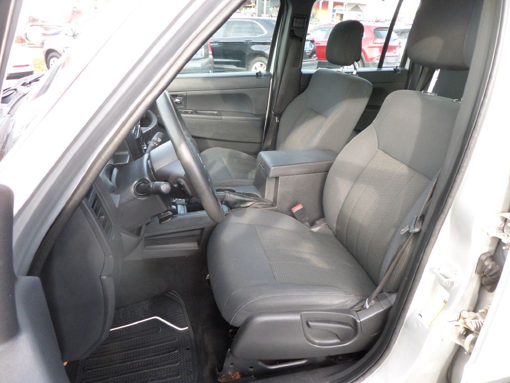 2012 Jeep Liberty Image 3
