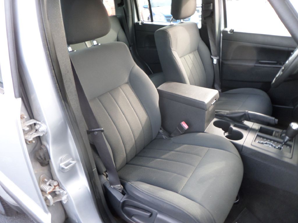 2012 Jeep Liberty Image 6