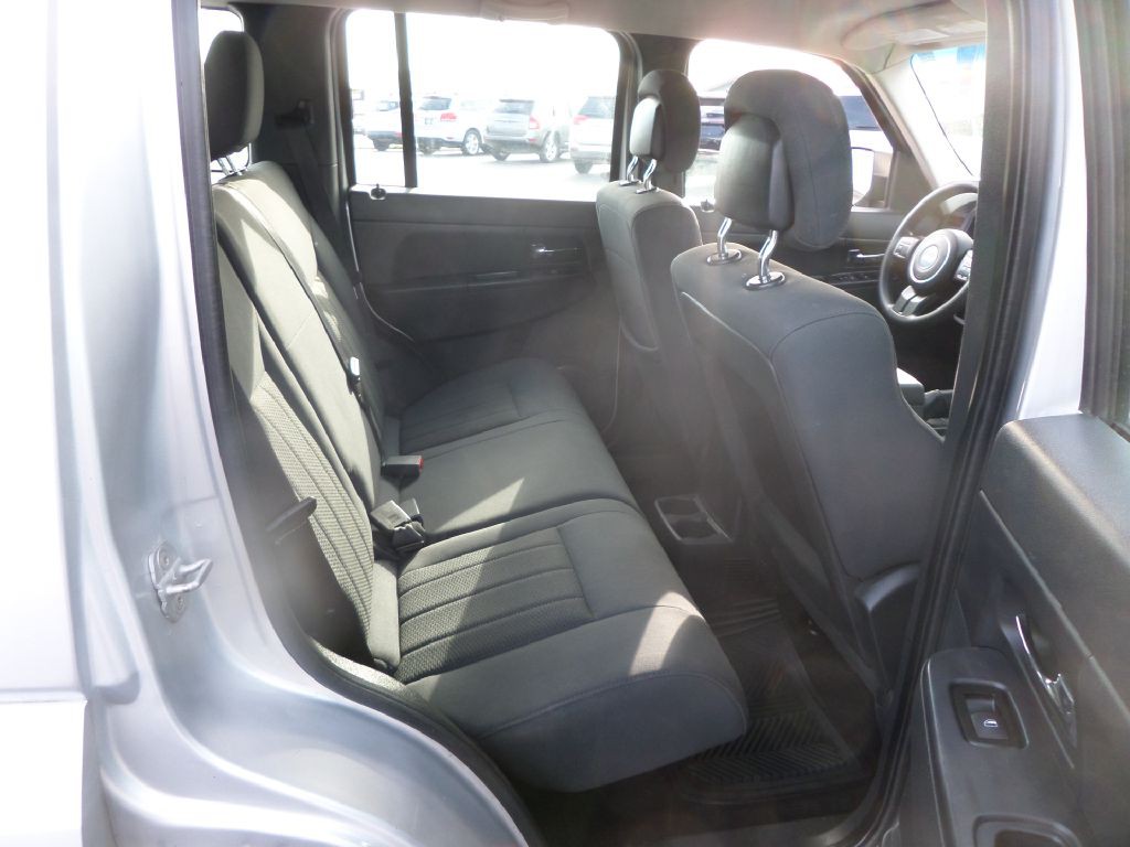 2012 Jeep Liberty Image 9