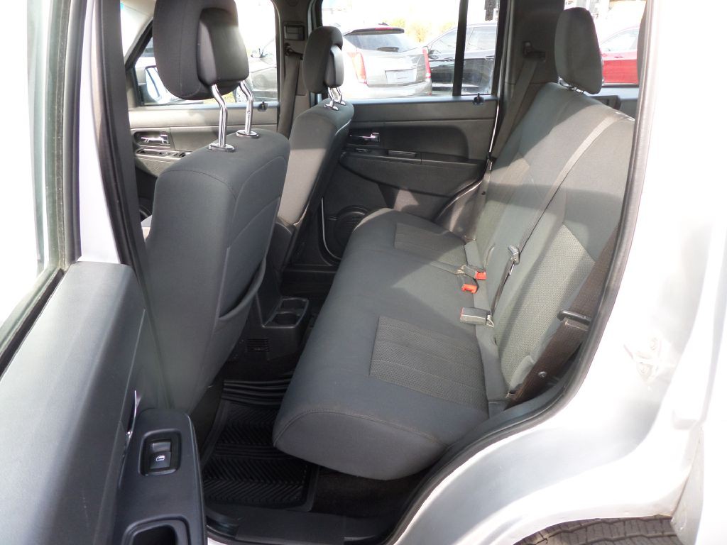 2012 Jeep Liberty Image 12