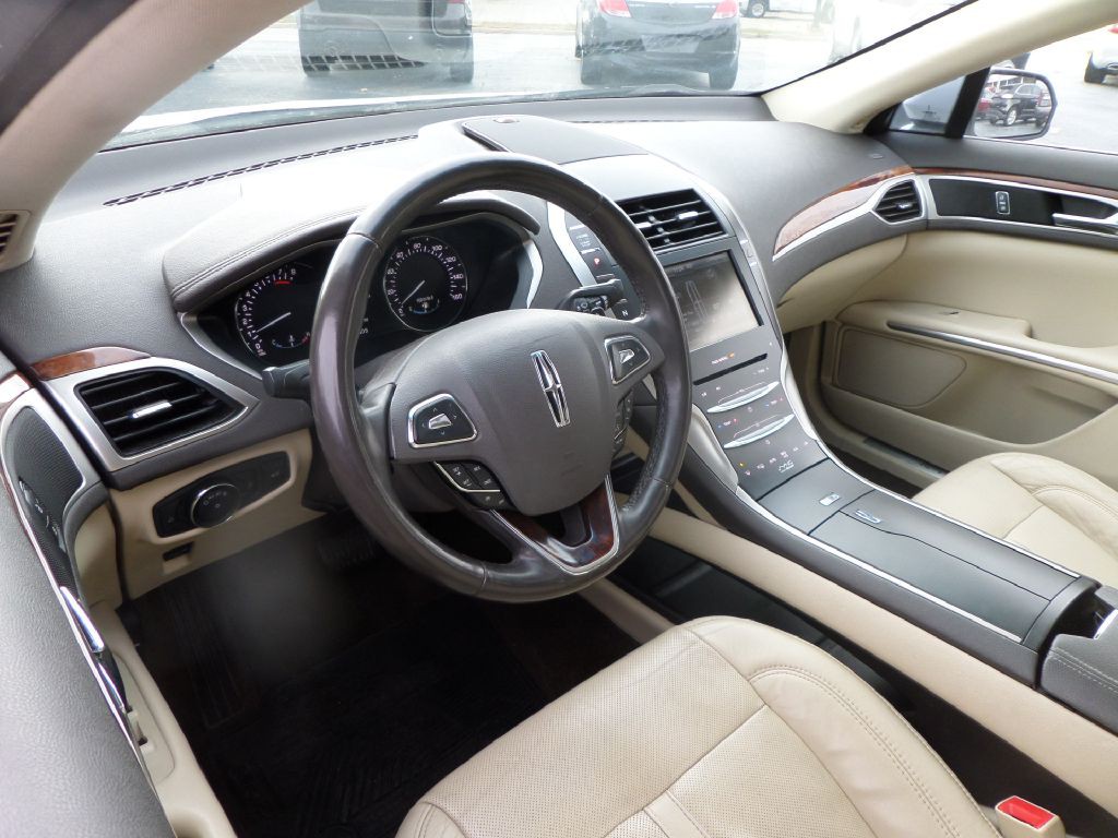 2015 Lincoln MKZ Image 16