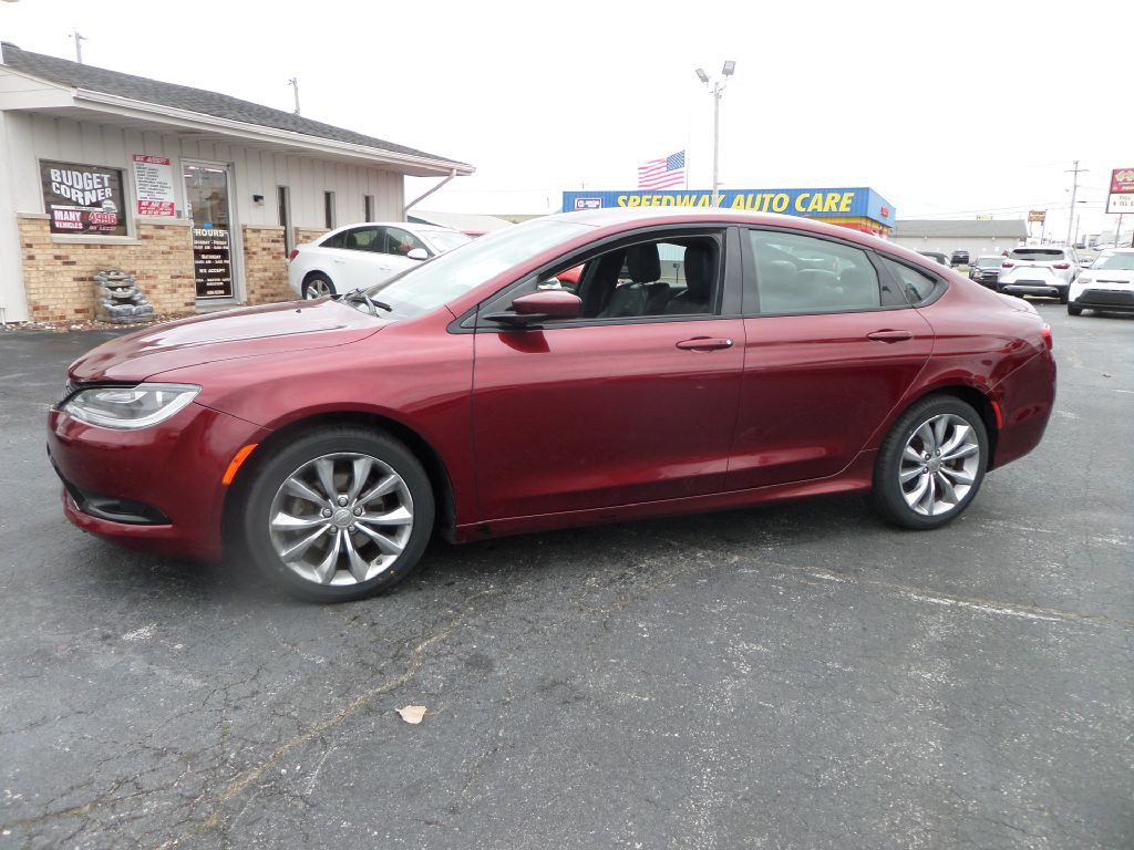 2015 Chrysler 200 Image 2
