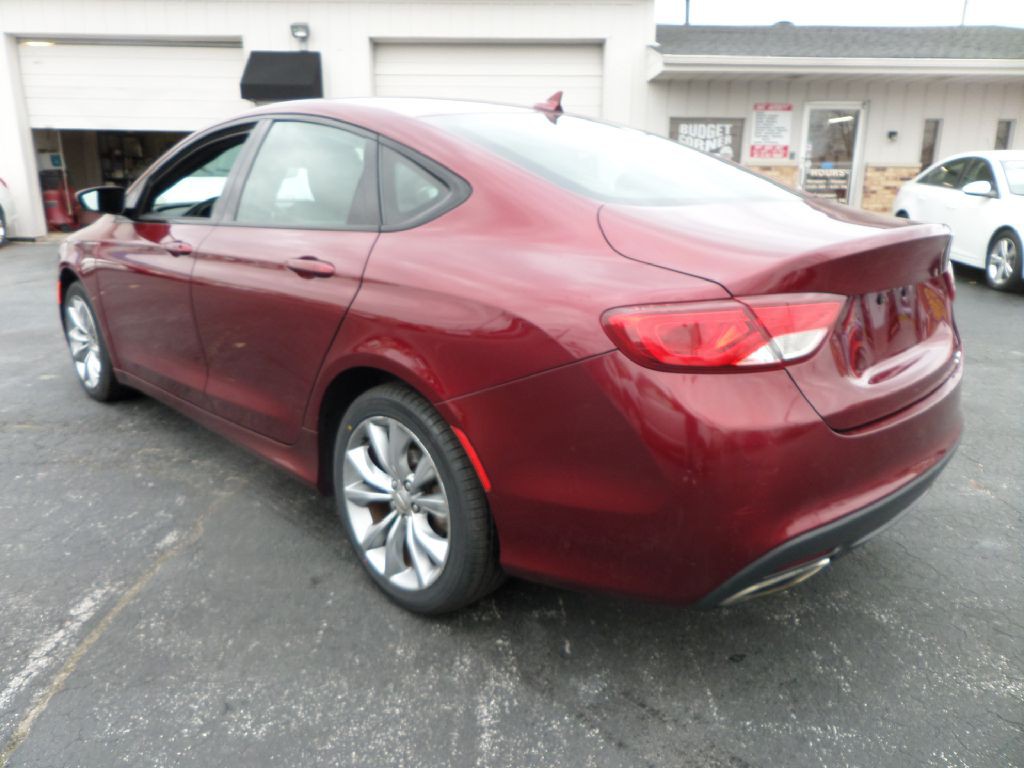 2015 Chrysler 200 Image 4