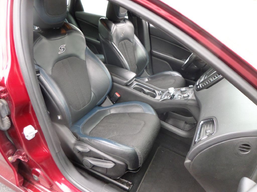 2015 Chrysler 200 Image 6