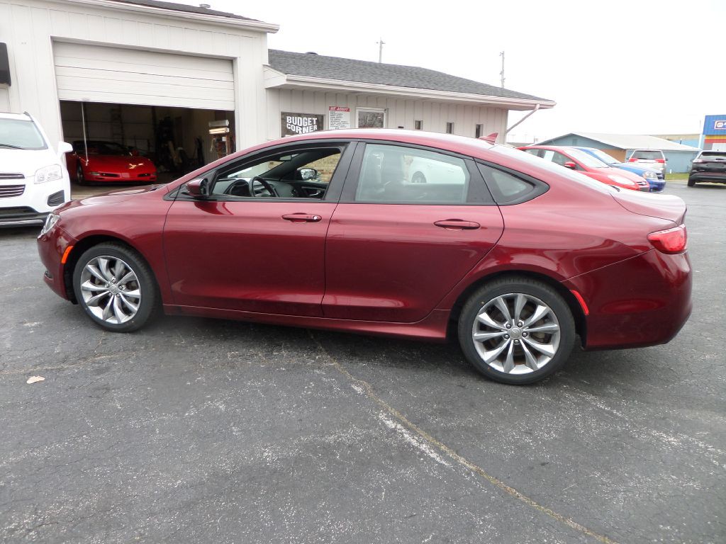 2015 Chrysler 200 Image 10