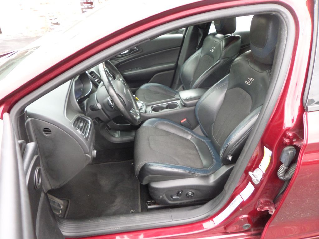 2015 Chrysler 200 Image 13