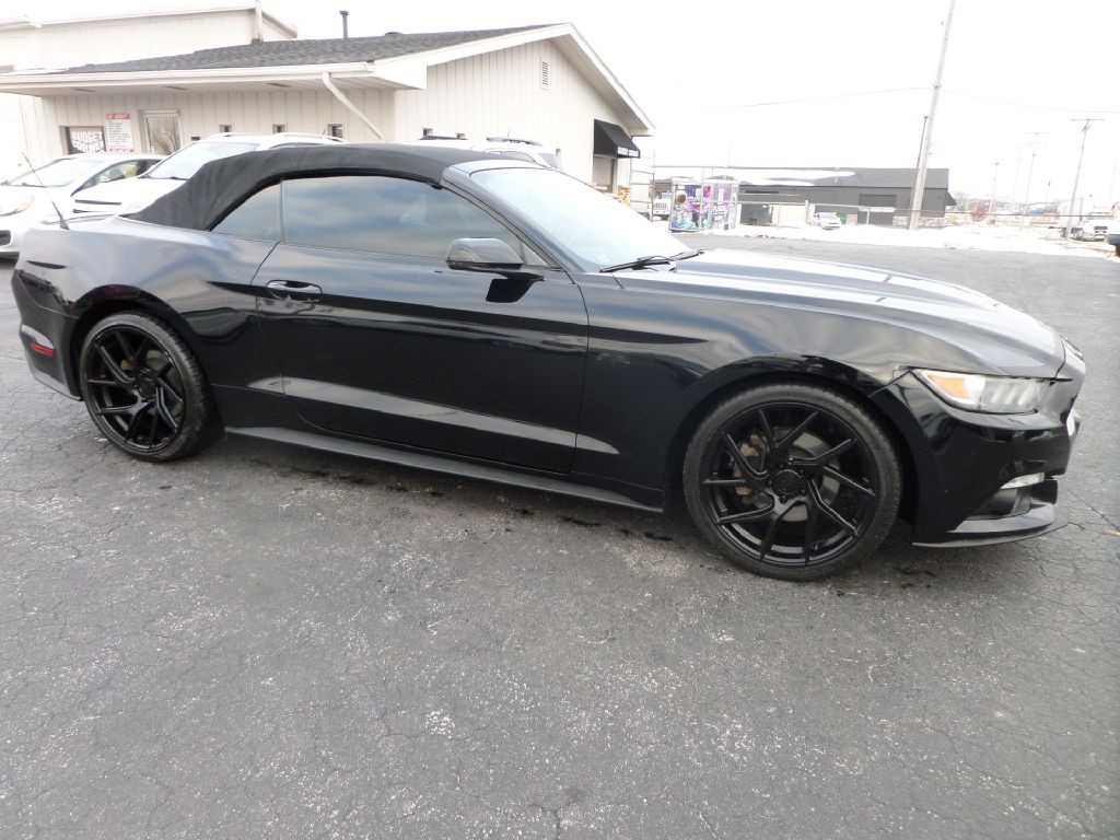 2016 Ford Mustang Image 2