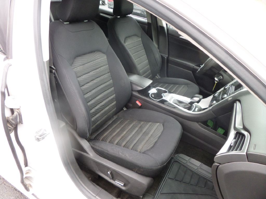 2016 Ford Fusion Image 9