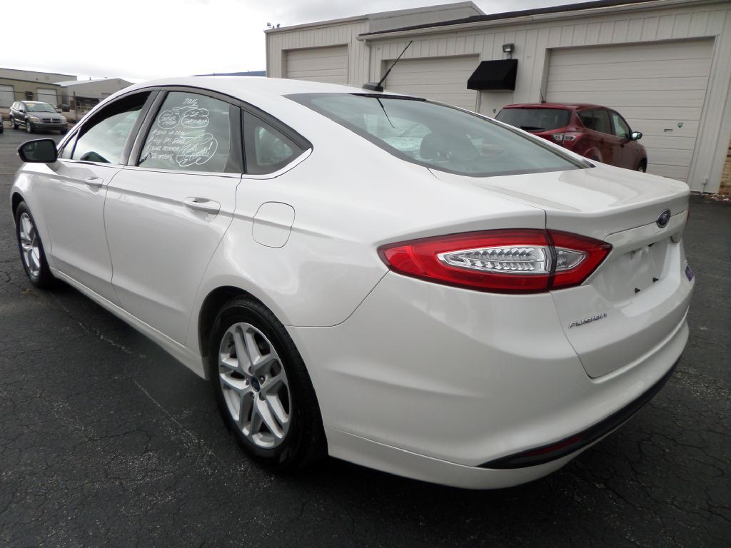 2016 Ford Fusion Image 11