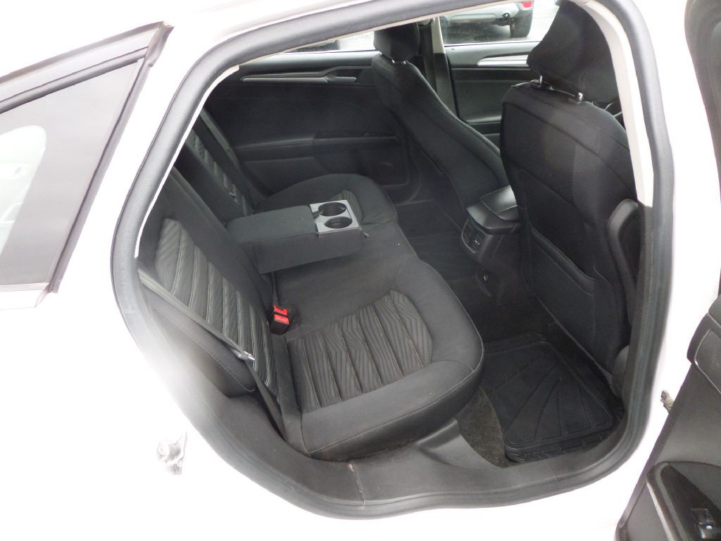 2016 Ford Fusion Image 16