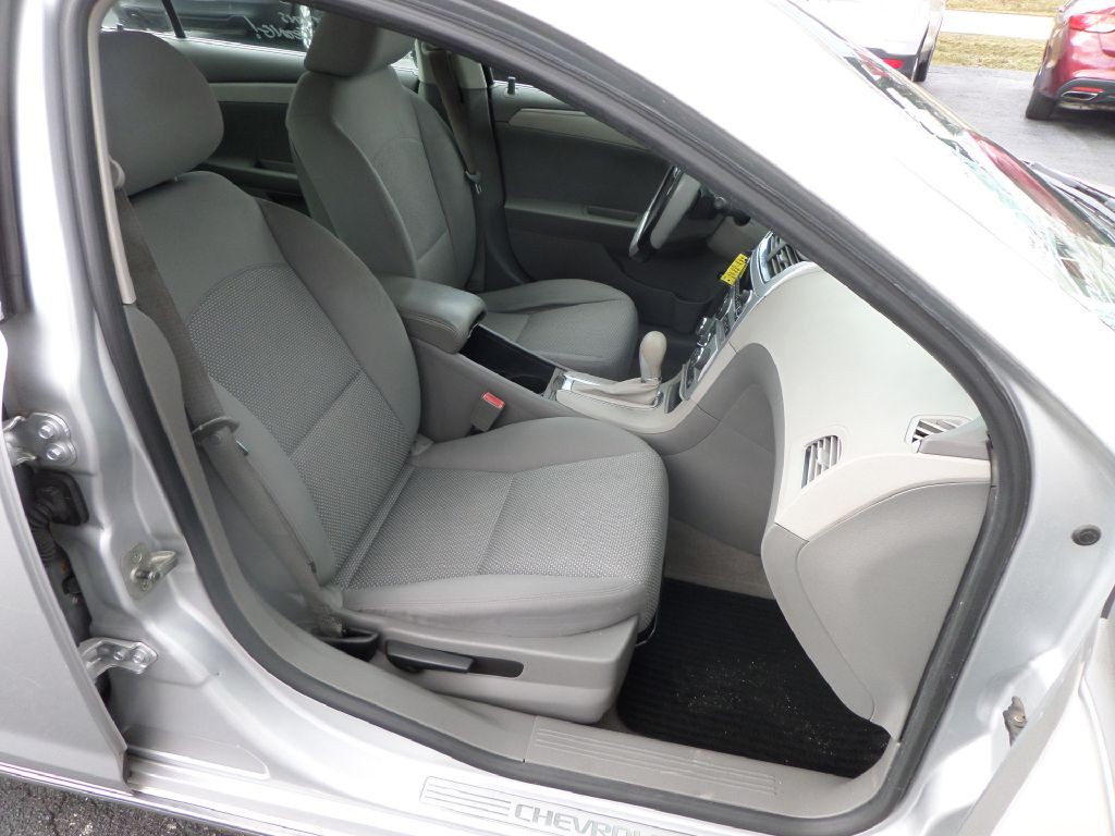 2010 Chevrolet Malibu Image 6