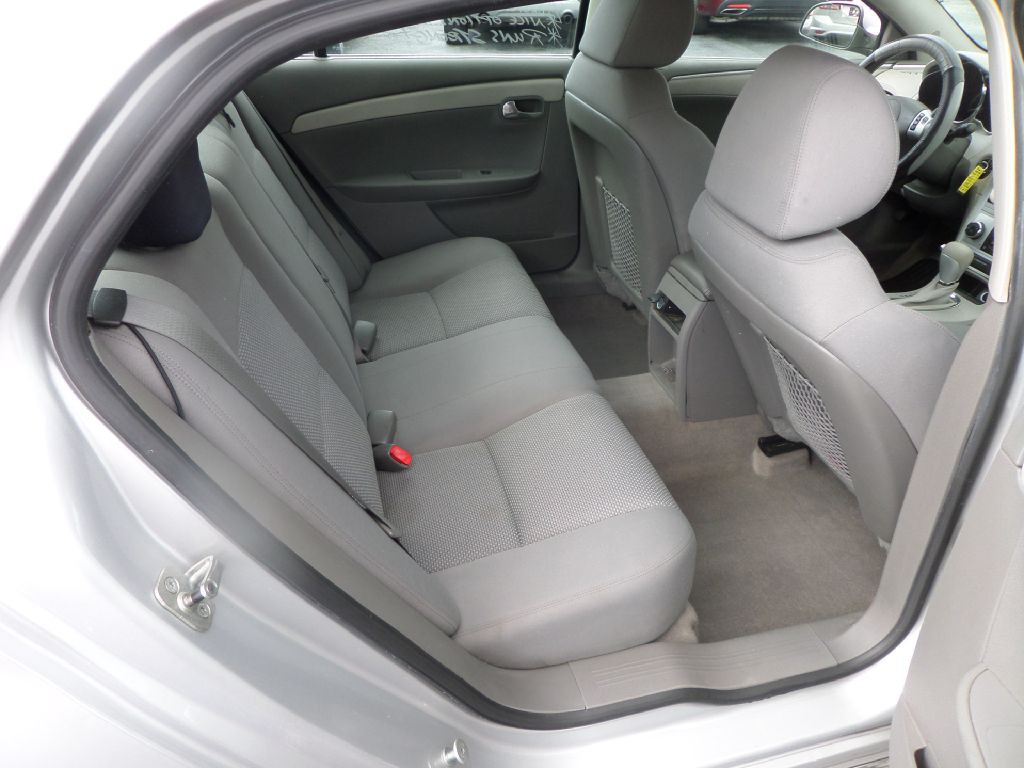 2010 Chevrolet Malibu Image 9