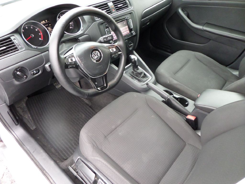 2015 Volkswagen Jetta Image 15