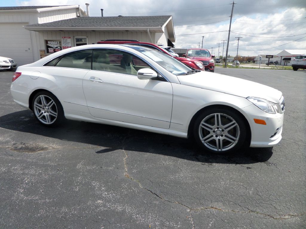 2010 Mercedes-Benz E-Class Image 1
