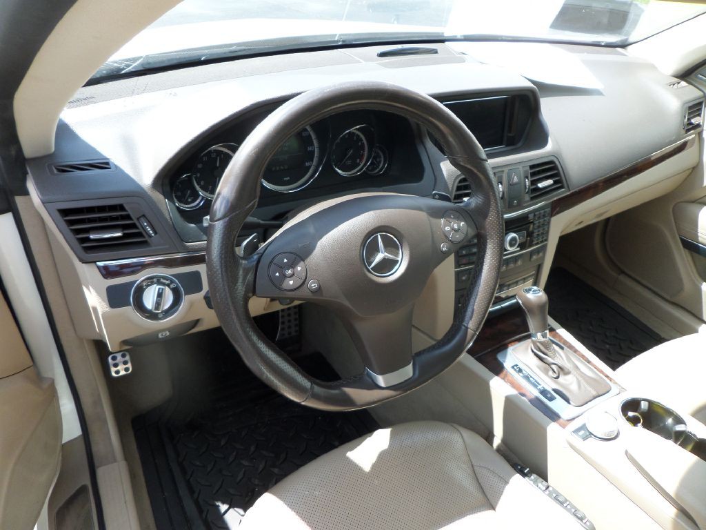 2010 Mercedes-Benz E-Class Image 3
