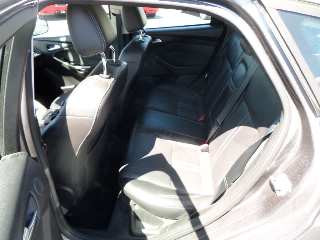 2012 Ford Focus Image 12