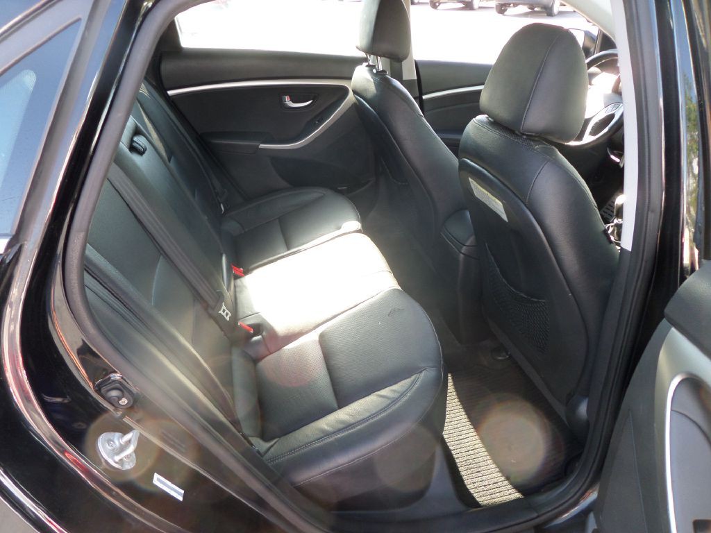 2013 Hyundai Elantra Image 9