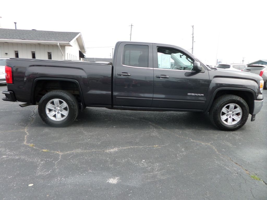 2015 GMC Sierra Image 2