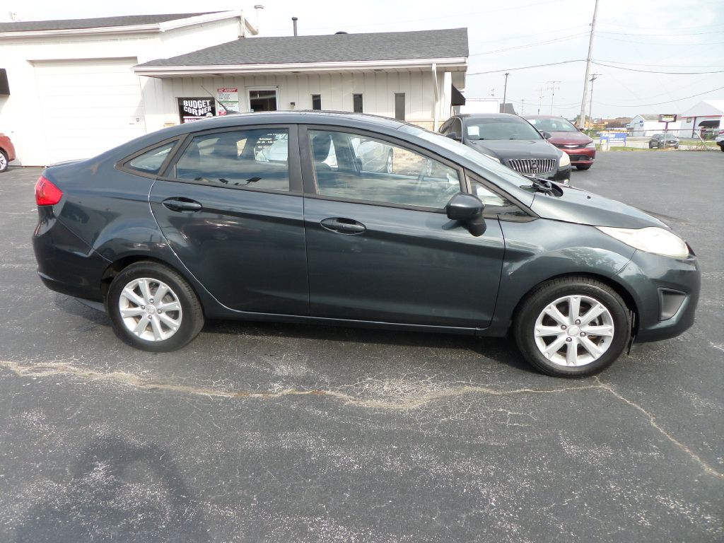2011 Ford Fiesta Image 1