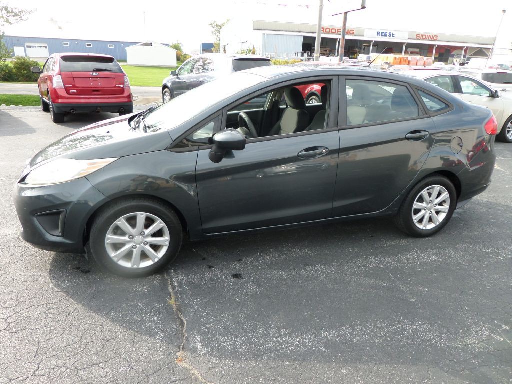 2011 Ford Fiesta Image 2