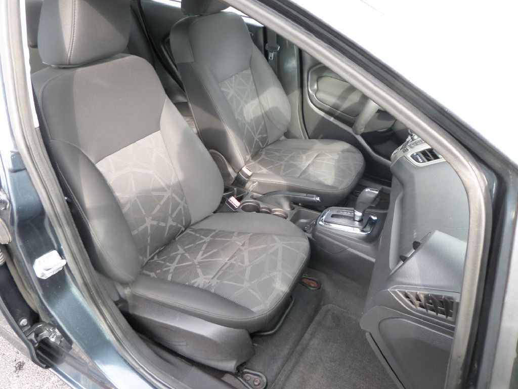 2011 Ford Fiesta Image 3