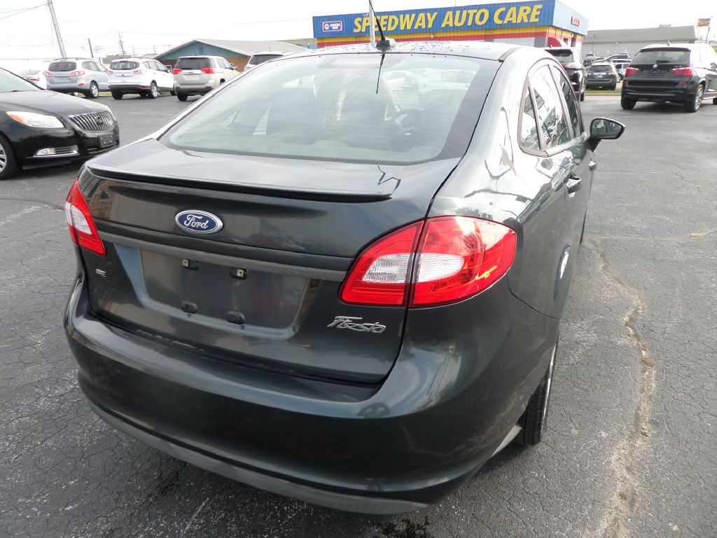 2011 Ford Fiesta Image 4