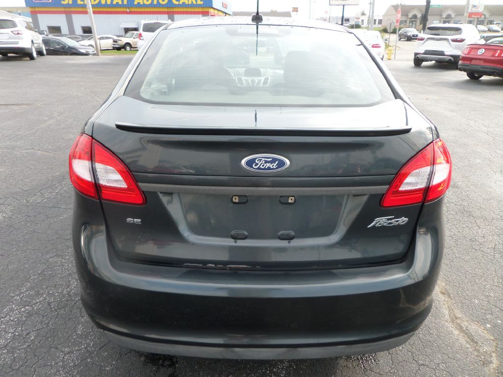 2011 Ford Fiesta Image 8