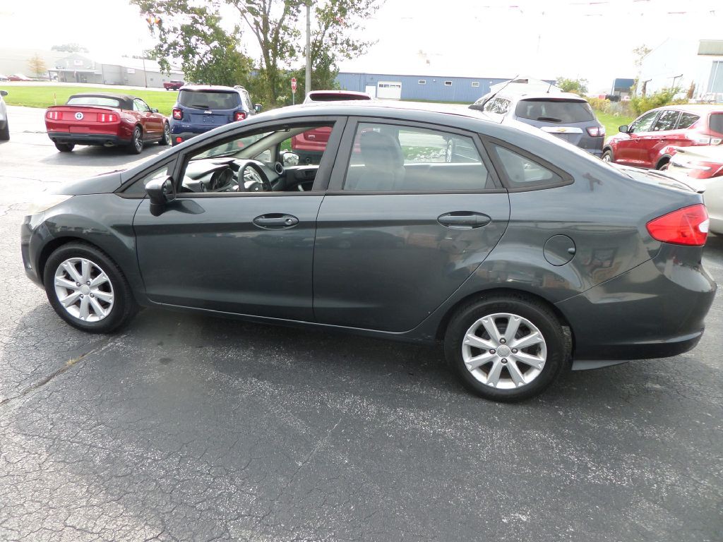2011 Ford Fiesta Image 10