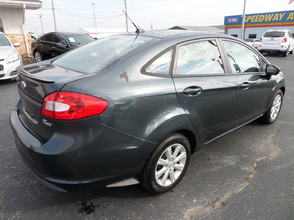 2011 Ford Fiesta Image 11