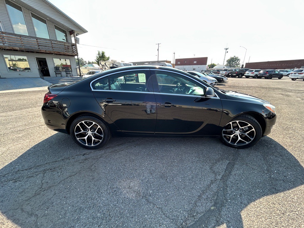 2017 Buick Regal Image 8