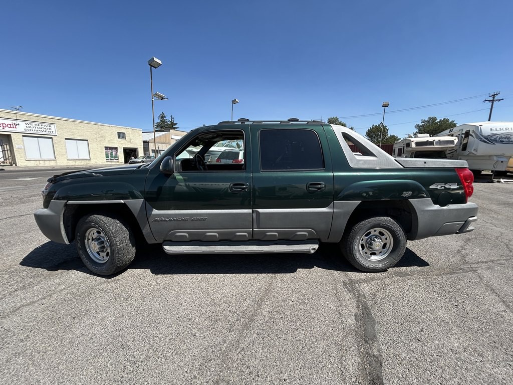 2002 Chevrolet Avalanche Image 3