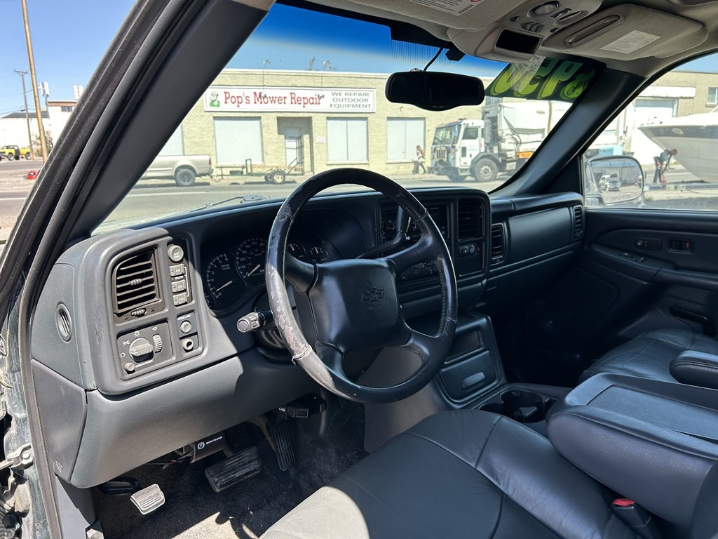 2002 Chevrolet Avalanche Image 12