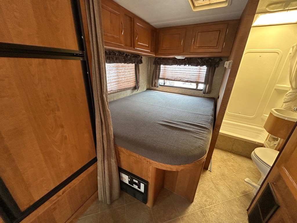 2007 Chevrolet Express Image 12