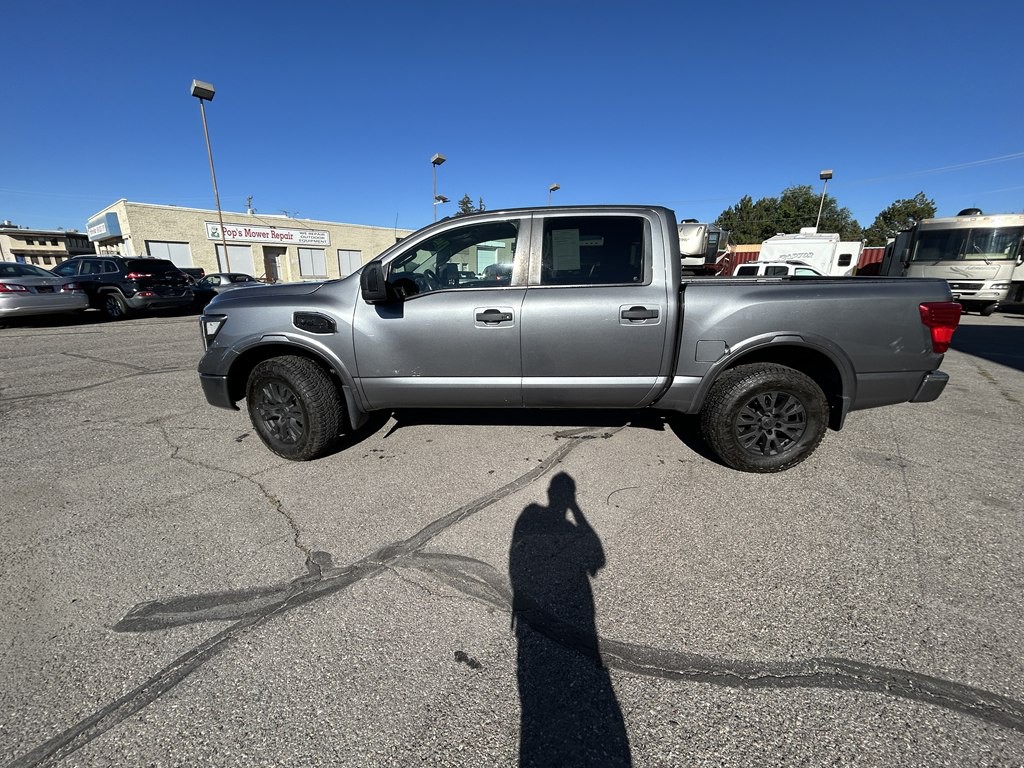 2017 Nissan Titan Image 4