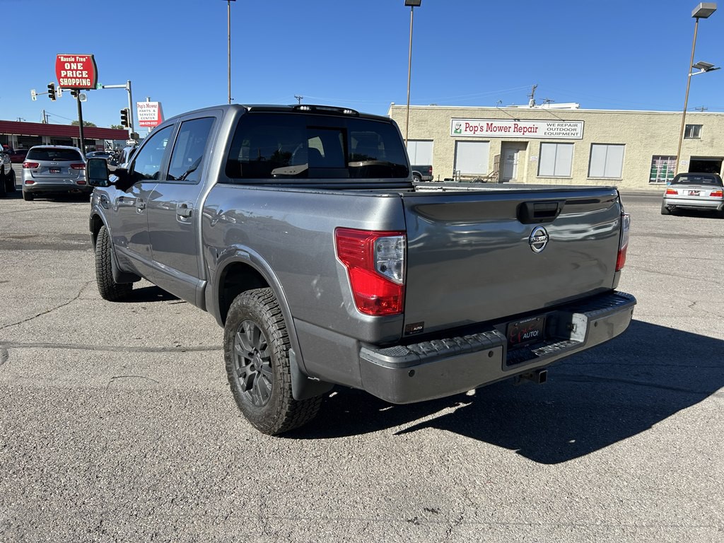 2017 Nissan Titan Image 5