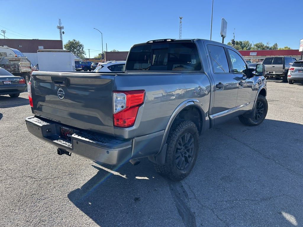 2017 Nissan Titan Image 7