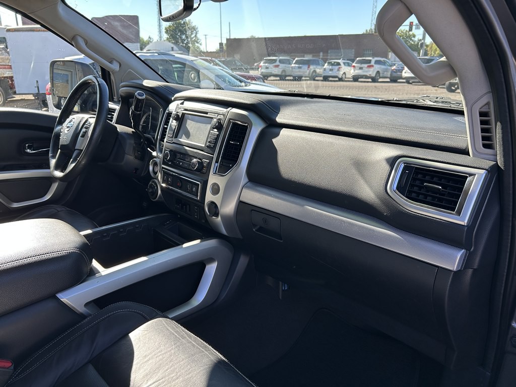 2017 Nissan Titan Image 9
