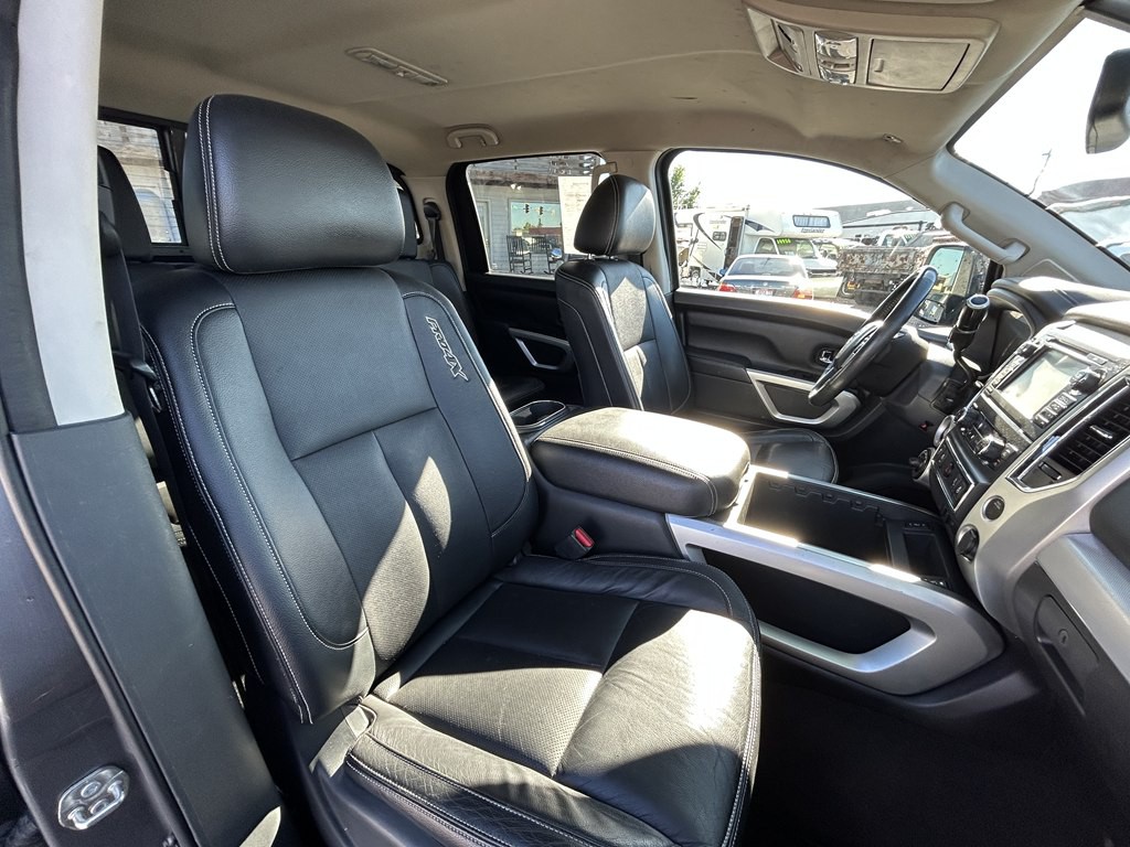 2017 Nissan Titan Image 10