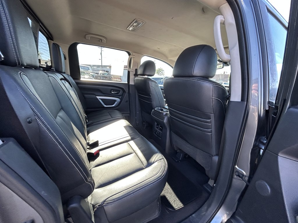 2017 Nissan Titan Image 11