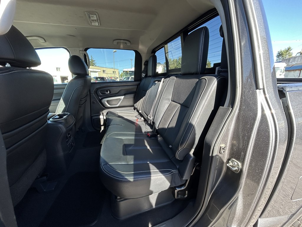 2017 Nissan Titan Image 12
