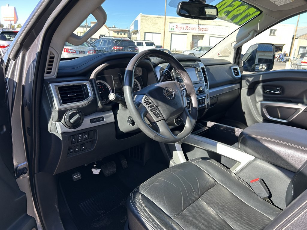 2017 Nissan Titan Image 13