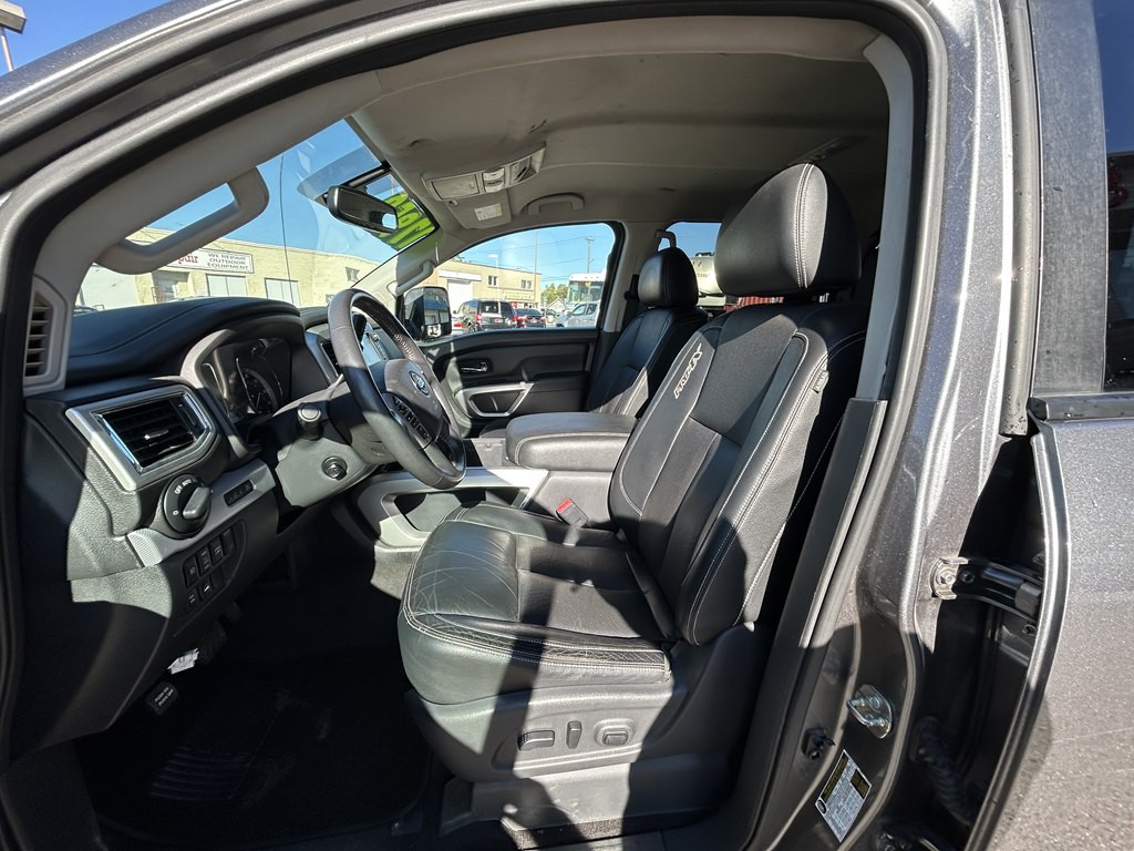 2017 Nissan Titan Image 14