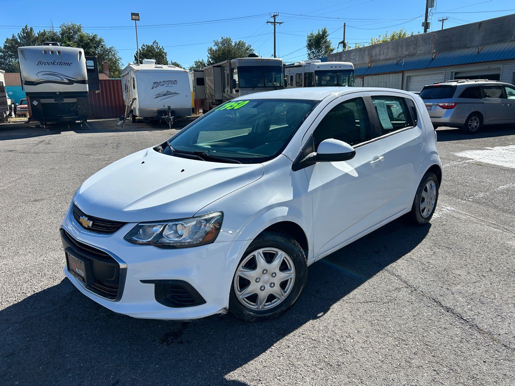 2017 Chevrolet Sonic Image 3