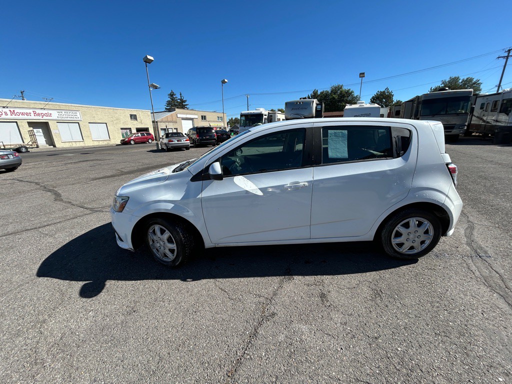 2017 Chevrolet Sonic Image 4