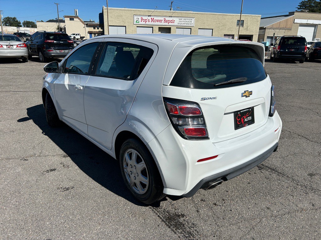 2017 Chevrolet Sonic Image 5