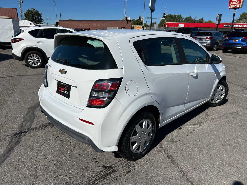 2017 Chevrolet Sonic Image 7