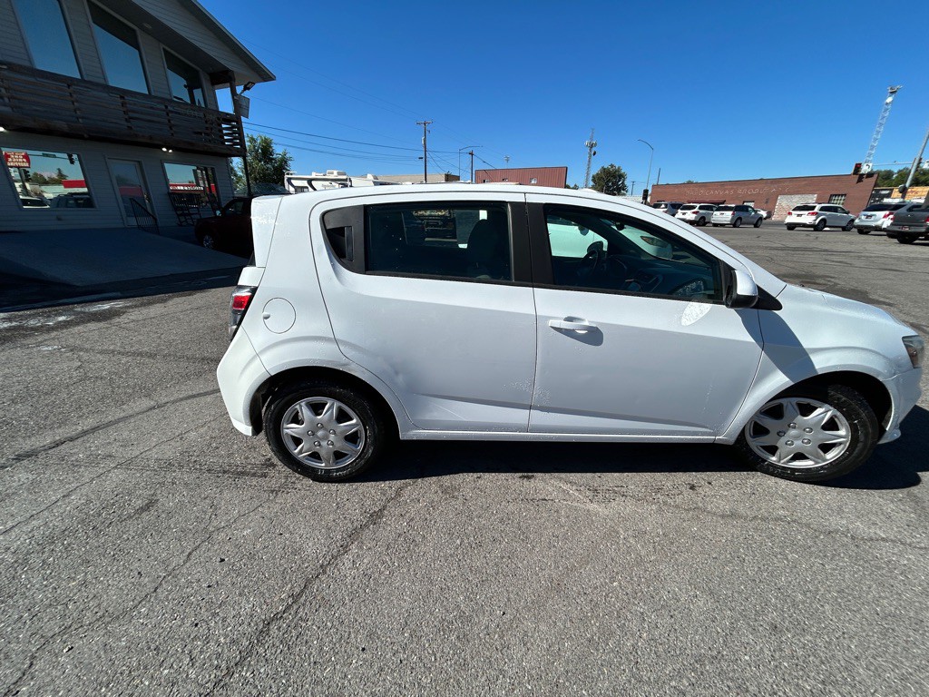 2017 Chevrolet Sonic Image 8