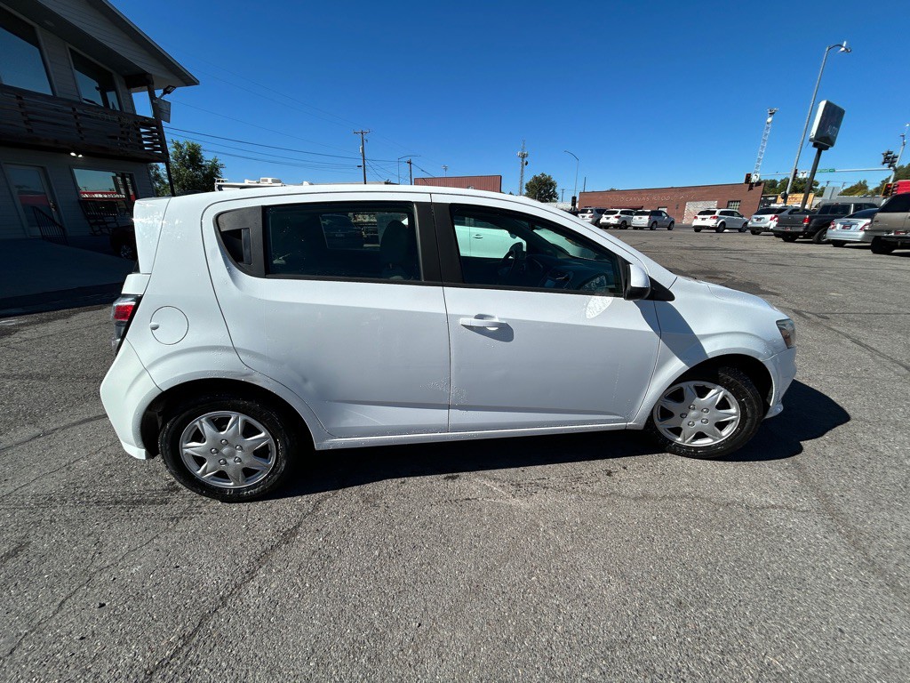 2017 Chevrolet Sonic Image 9