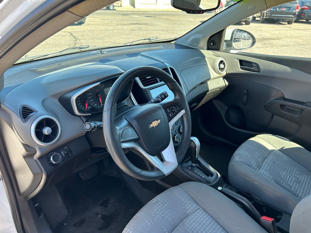 2017 Chevrolet Sonic Image 14